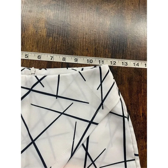 Geometric Printed High Waist Shorts   Size S - Picture 10 of 15